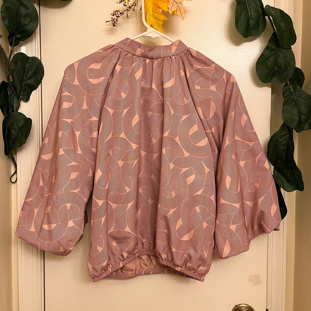 Beautiful Worthington Top, Pink and Burgandy 3/4 Puffed Sleeve. Size: Xtra Small